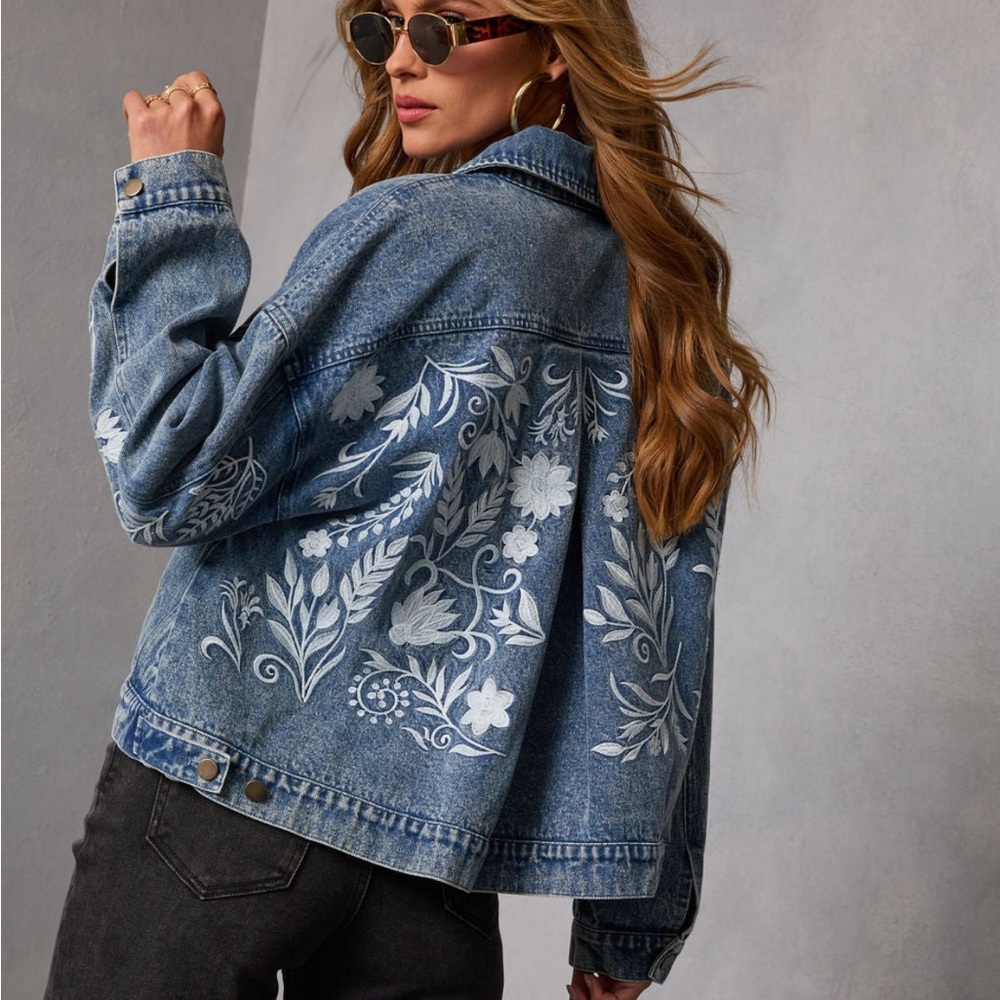 Vici Collection Embroidered Blue Denim Jacket XS NWT